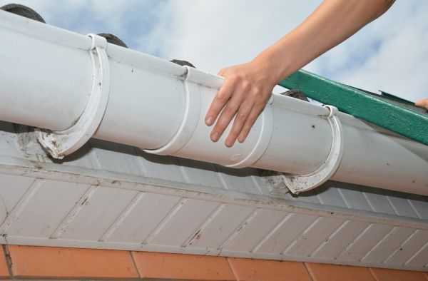 Gutter Reattachment in Dade City
